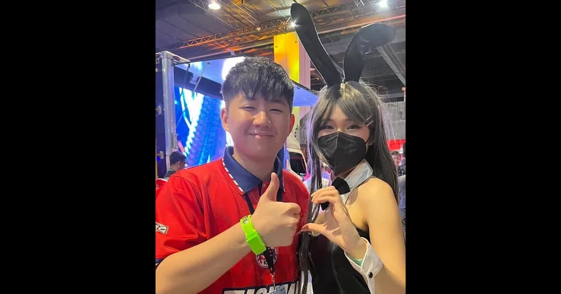 YellowPantherX with a cosplayer, at CONQuest 2023